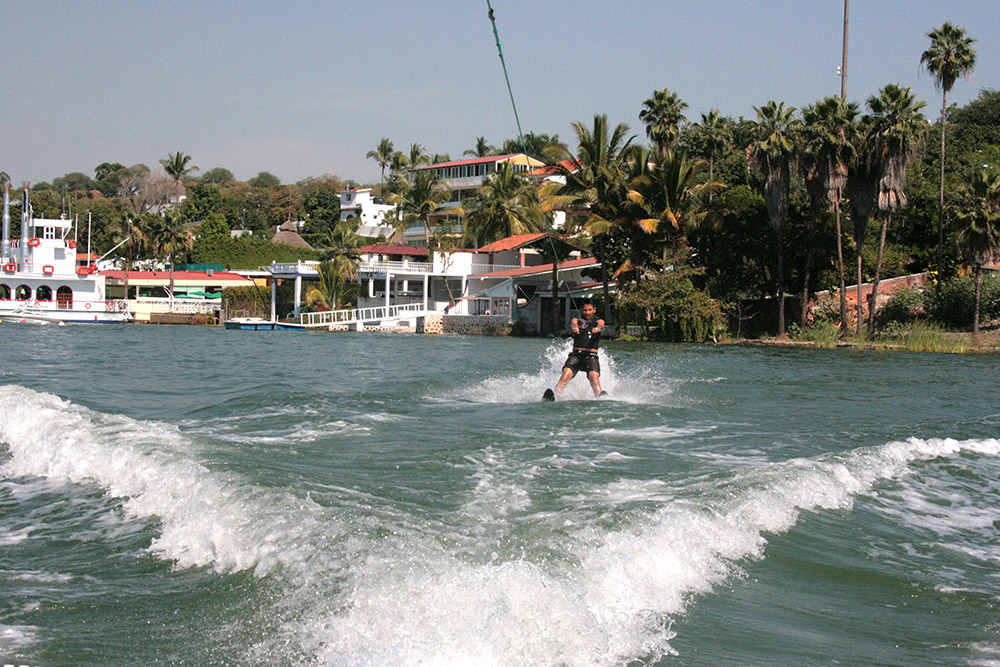 Esquiando en Tequesquitengo