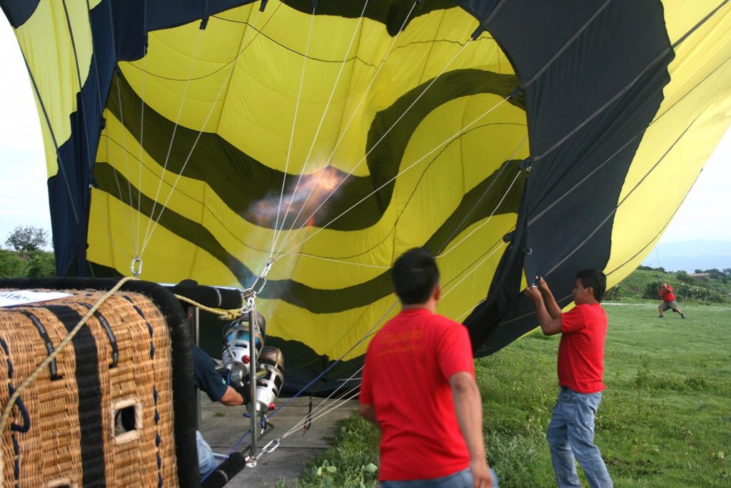 Iniciando con el inflado del globo aerostático