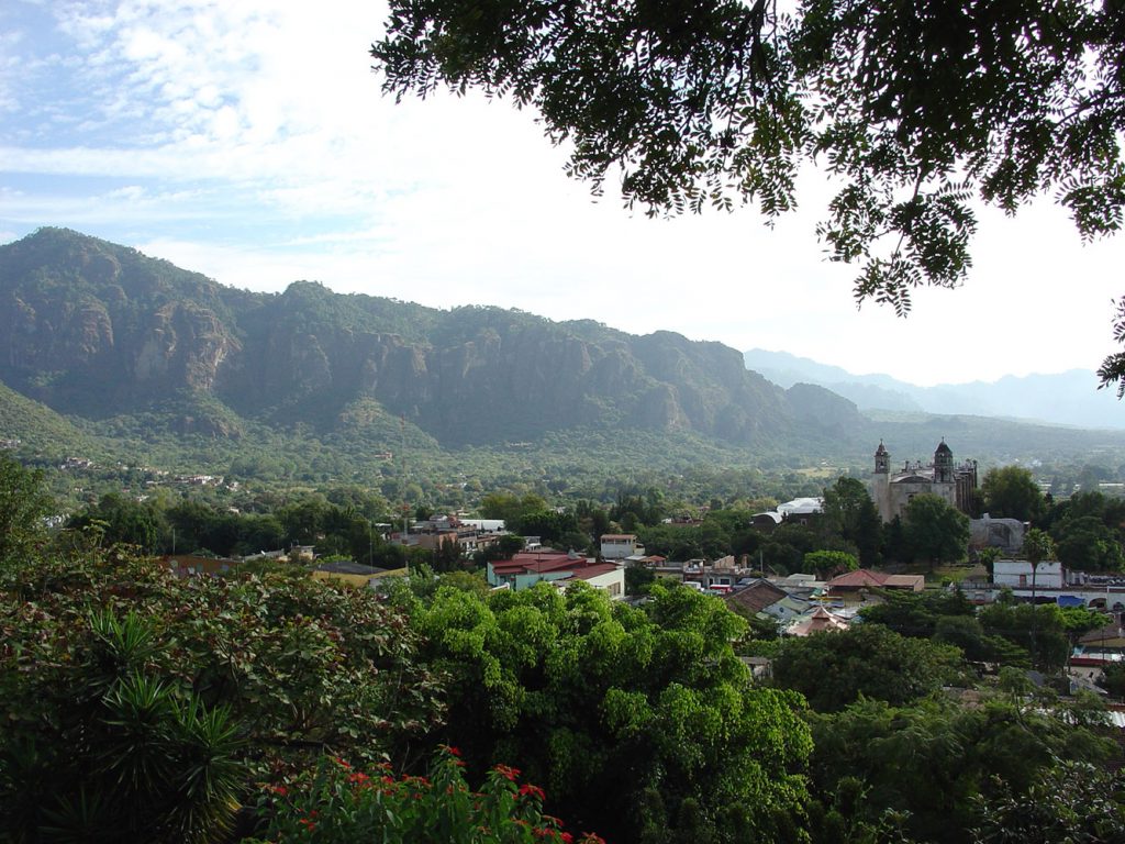 Paisaje de Tepoztlán con el Convento del Siglo XVI