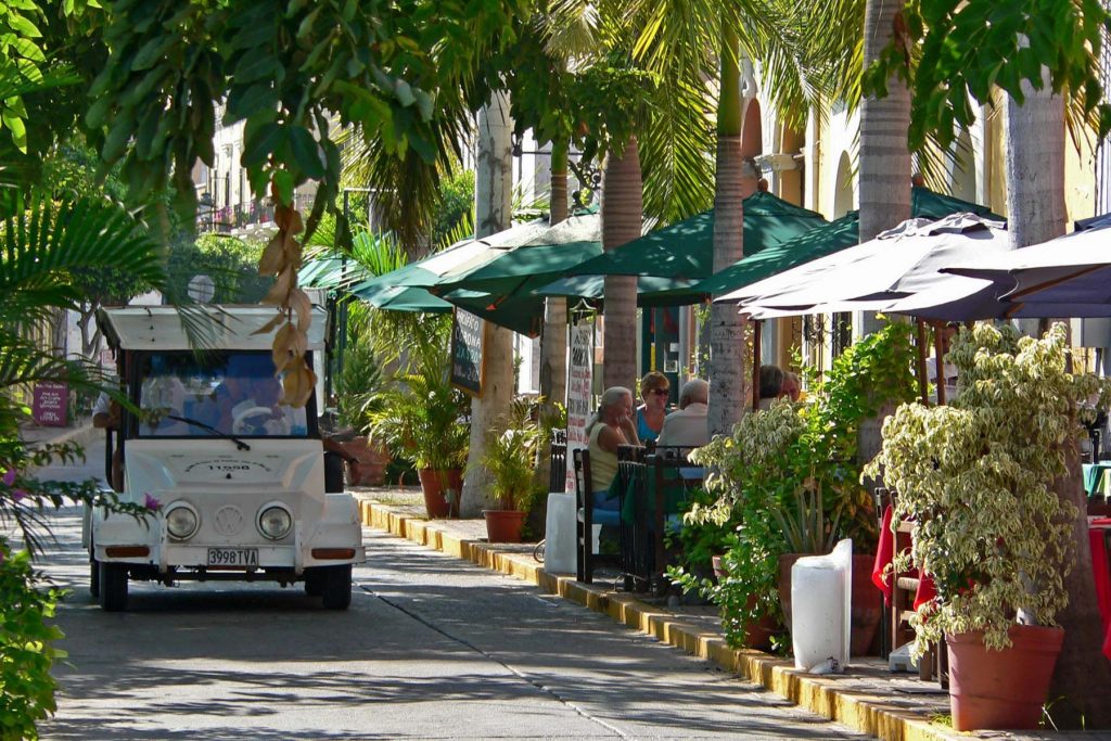 Paseo por las calles de Mazatlán en una Pulmonía