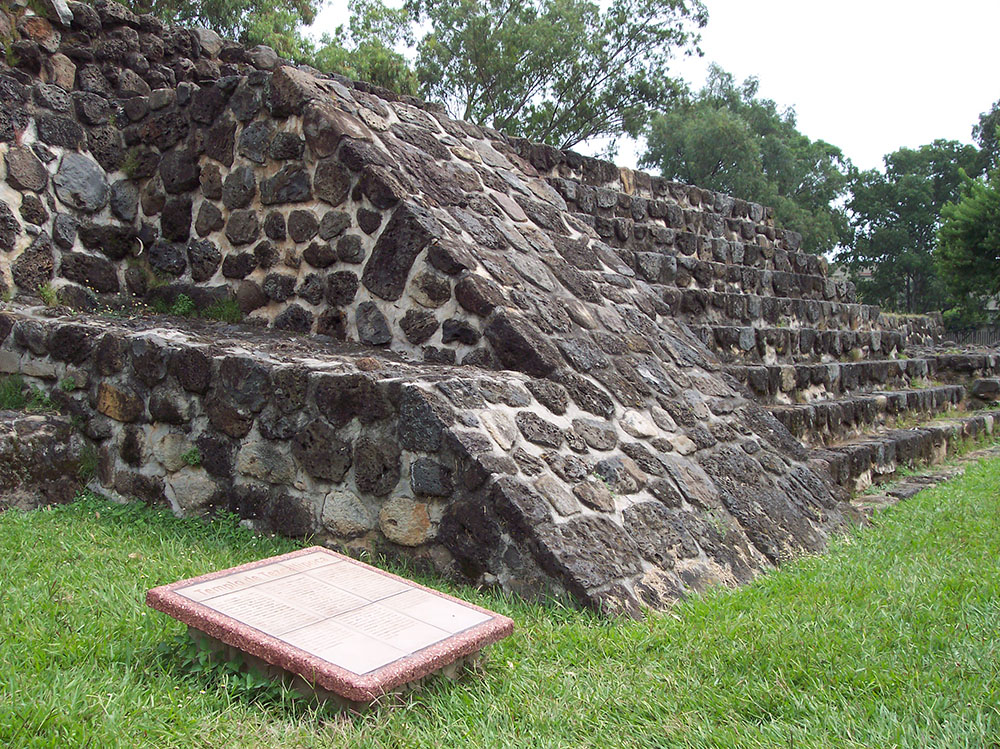Teopanzolco en los alrededores de Cuernavaca