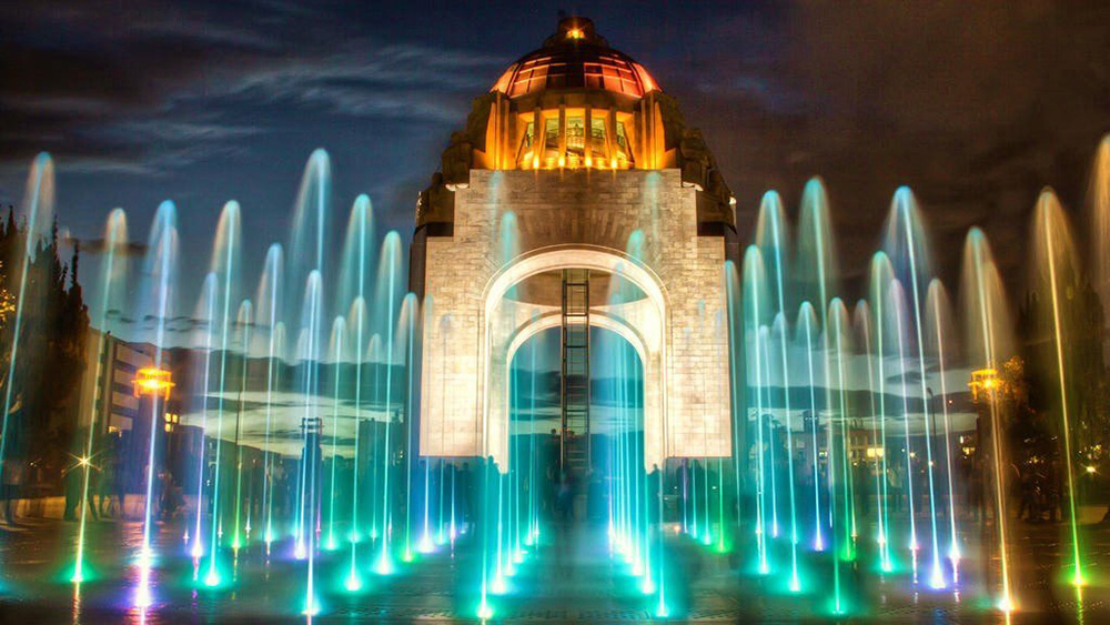 Monumento a la Revolucion de noche