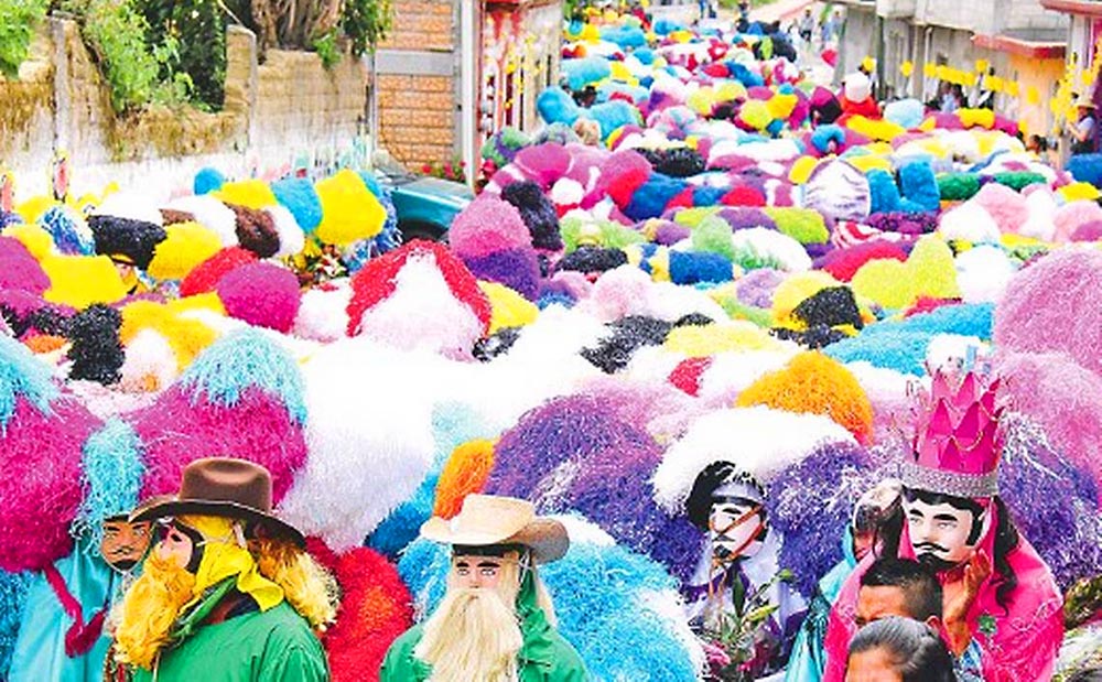 Sayones en procesion